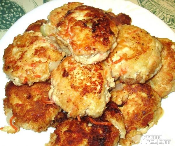Рецепт: Куриные котлеты - с морковью по-корейски