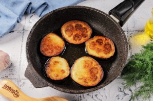 Баклажаны жареные с чесноком и майонезом Баклажаны жареные с чесноком и майонезом