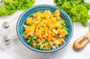 Салат с огурцом, сыром и тунцом Салат с огурцом, сыром и тунцом