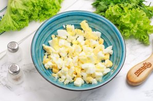 Салат с огурцом, сыром и тунцом Салат с огурцом, сыром и тунцом