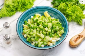 Салат с огурцом, сыром и тунцом Салат с огурцом, сыром и тунцом