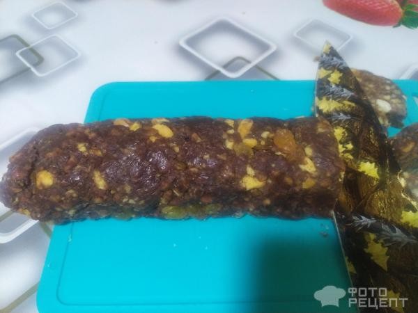 Рецепт: Сладкая колбаска - с орехами и изюмом