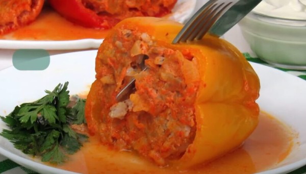 Как приготовить фаршированные перцы в кастрюле. Простой рецепт Как приготовить фаршированные перцы в кастрюле. Простой рецепт