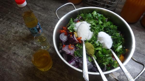 Рецепт: Салат из зеленых помидор и паприки в зиму - Быстро и очень вкусно.