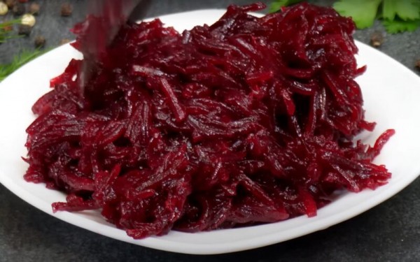 Вкусно и полезно: 3 новеньких салата со свёклой от которых нереально отказаться Вкусно и полезно: 3 новеньких салата со свёклой от которых нереально отказаться
