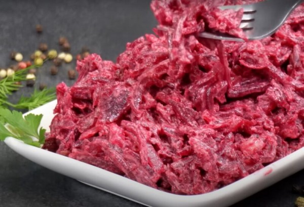 Вкусно и полезно: 3 новеньких салата со свёклой от которых нереально отказаться Вкусно и полезно: 3 новеньких салата со свёклой от которых нереально отказаться