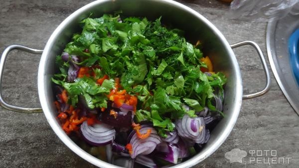 Рецепт: Салат из зеленых помидор и паприки в зиму - Быстро и очень вкусно.