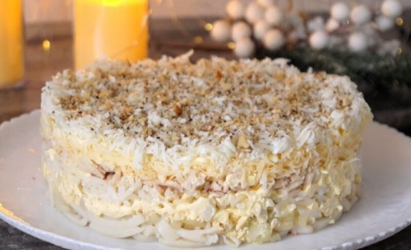 Новогодний салат «Афродита». На праздничном столе вкуснее блюда не было Новогодний салат «Афродита». На праздничном столе вкуснее блюда не было