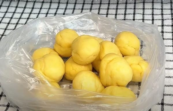 Увидев этот десерт гости отказались от торта. &laquo;Розочки&raquo; &mdash; красивое и вкусное праздничное печенье