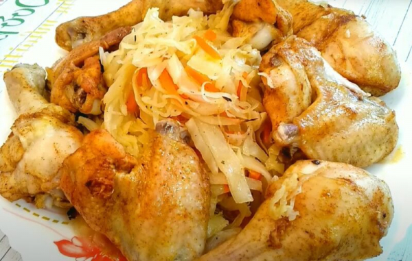 Гарнир и мясо в одном блюде: капуста с курицей в рукаве &mdash; идеальный вариант ужина в будний день!