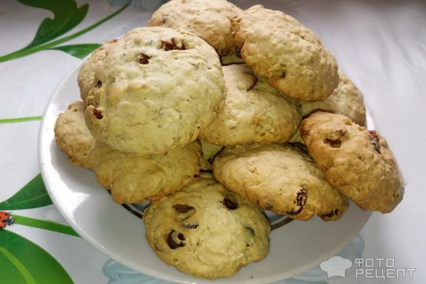Рецепт: Овсяное печенье - с изюмом и шоколадом Рецепт: Овсяное печенье - с изюмом и шоколадом