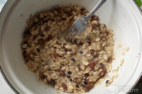 Рецепт: Овсяное печенье - с изюмом и шоколадом Рецепт: Овсяное печенье - с изюмом и шоколадом